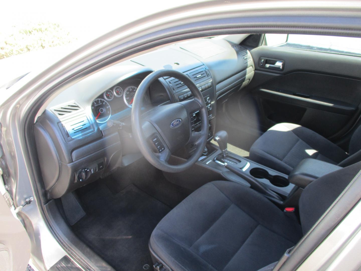 2009 SILVER Ford Fusion I4 SE (3FAHP07Z19R) with an 2.3L L4 DOHC 16V engine, AUTOMATIC transmission, located at 540a Delsea Drive, Sewell, NJ, 08080, (856) 589-6888, 39.752560, -75.111206 - Photo#10